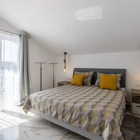 Apartment Royal Blue *