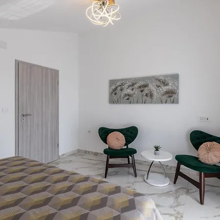Apartment Royal Blue *